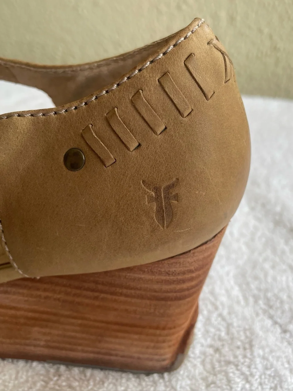Frye Deirdre Stitch Tan Wedge Ankle Strap Size 9